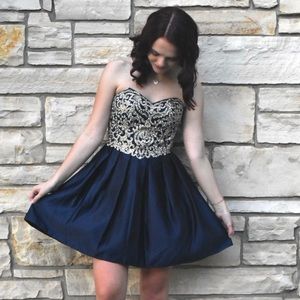 Meet your Posher, Caitlin